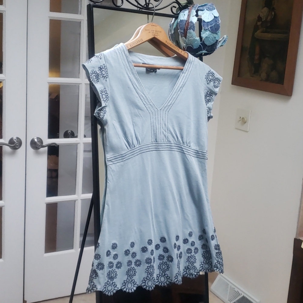 BCBG Max Azria knit top with embroidery